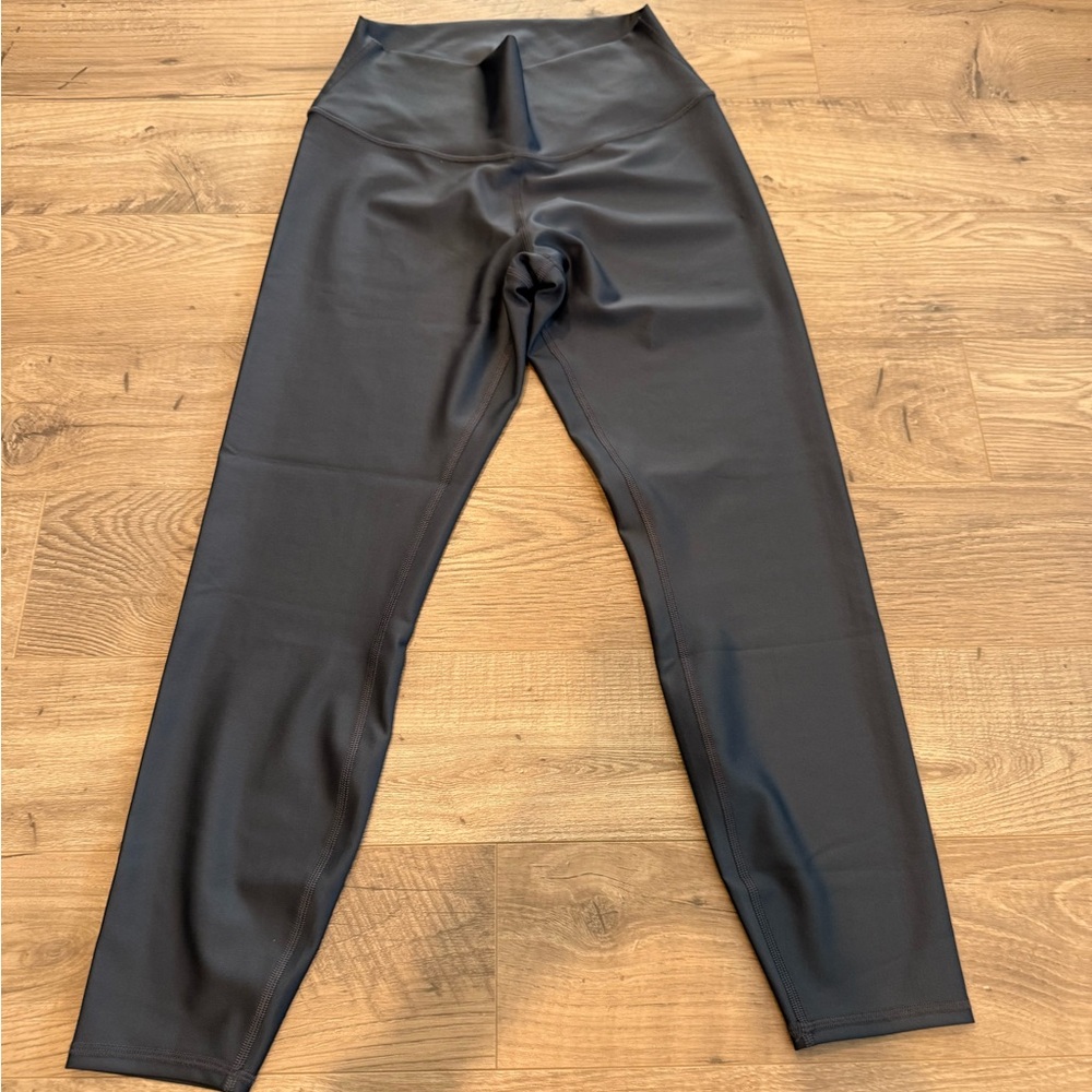 ALO 7/8 High-Waist Airlift Legging in Anthracite color